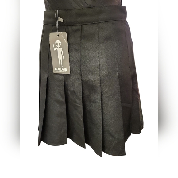 NWT Kokopie Med Pleated Black Skirt - Picture 3 of 4